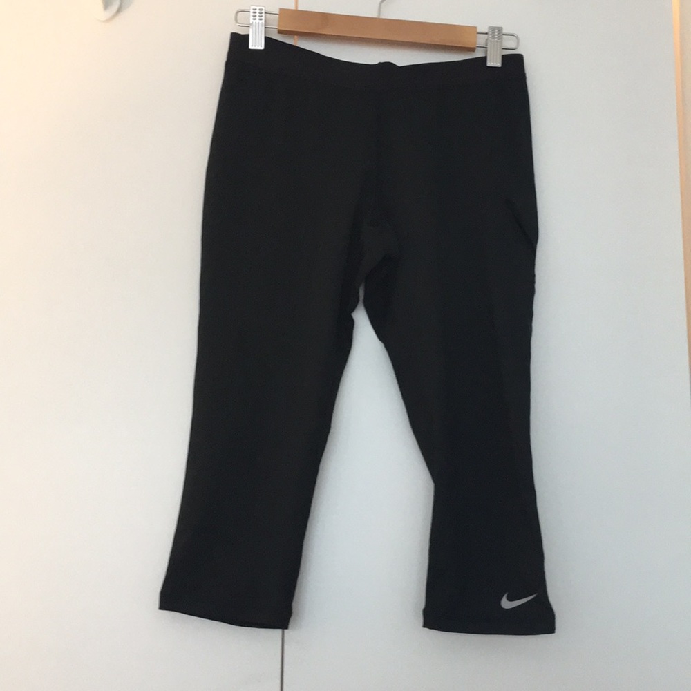 Nike dri-fit knee-length leggings